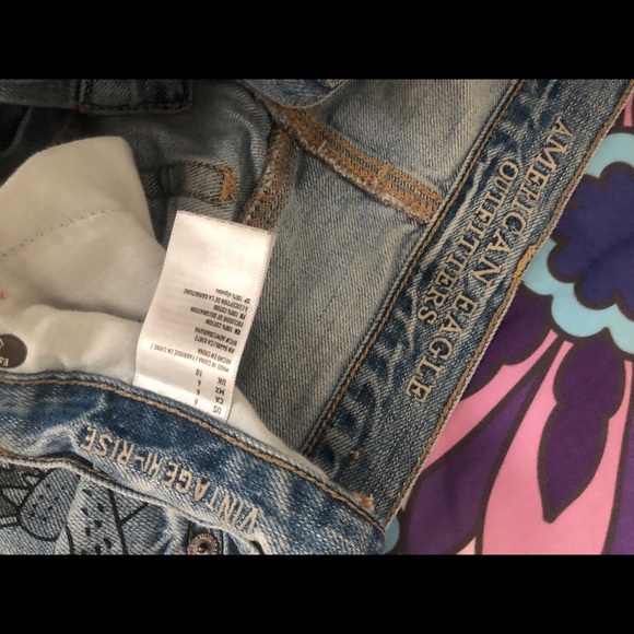 AEO vintage high rise cut offs - Picture 5 of 5